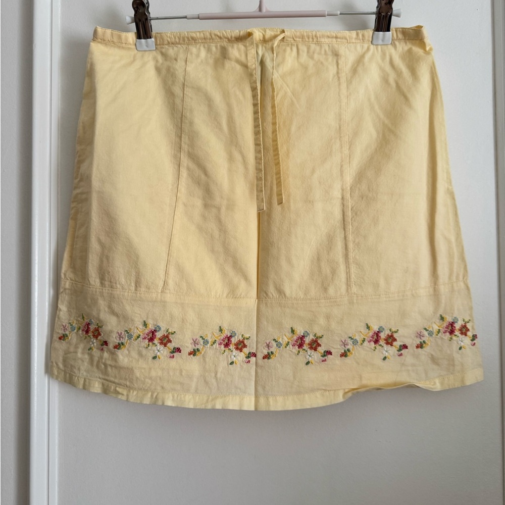 GAP Pale Yellow Mini Skirt with Floral Embroidery